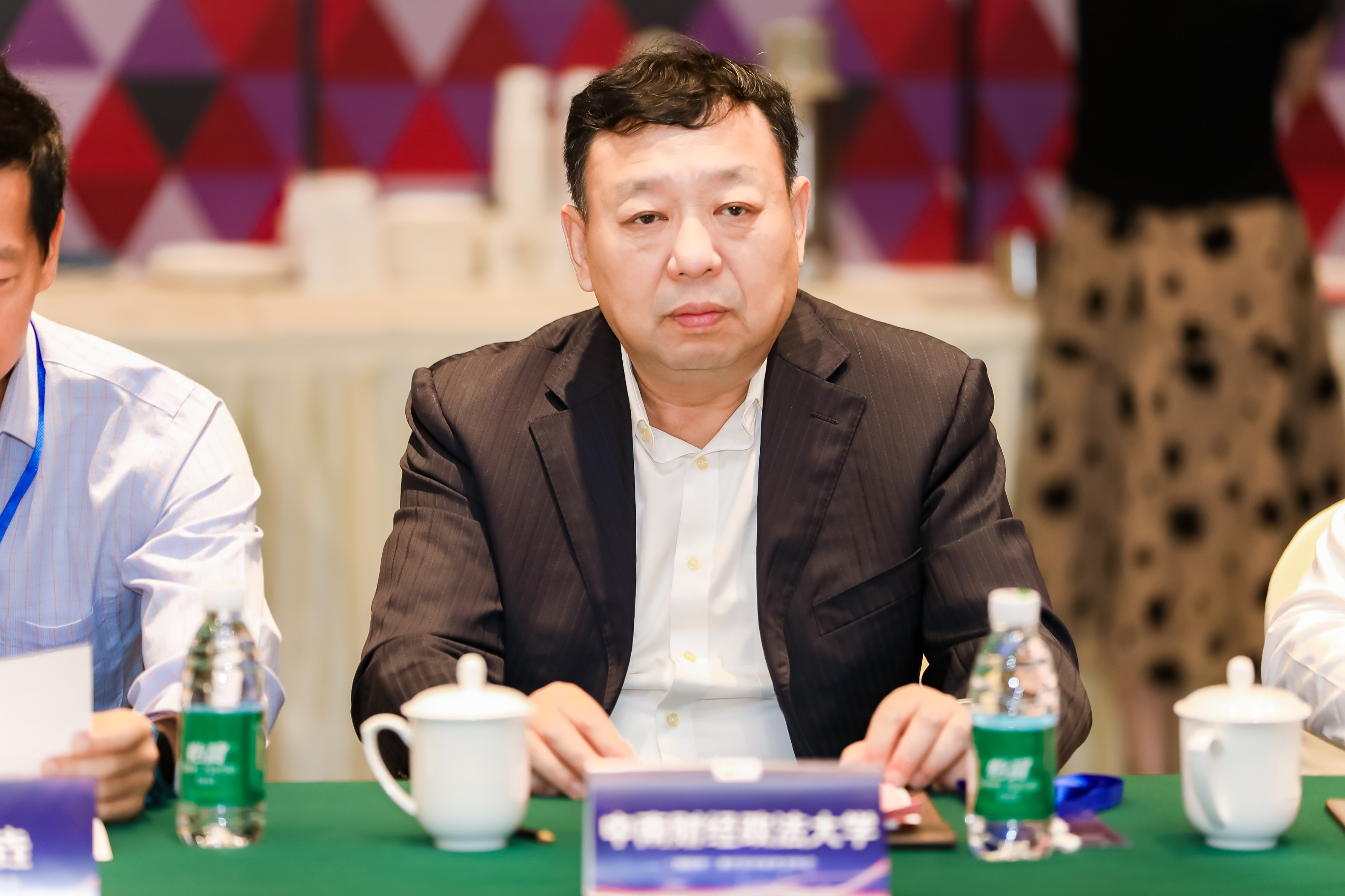 闫校正照.JPG