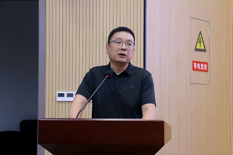 何华.jpg