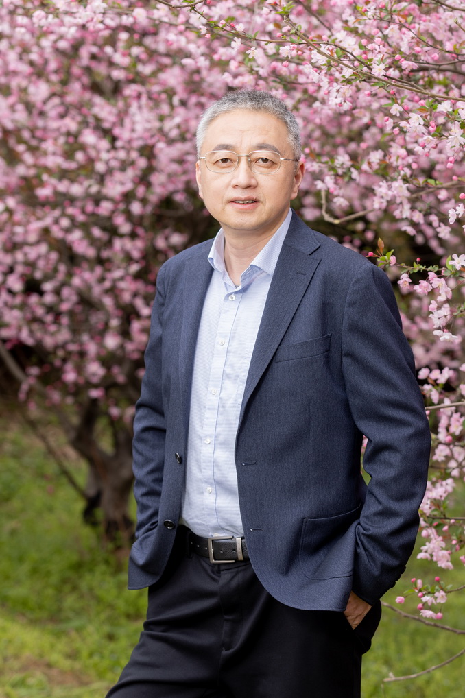 詹映老师肖像照 2.jpg